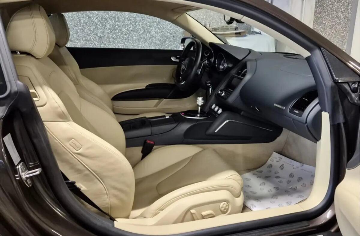 AUDI R8 4.2 FSi V8 S tronic