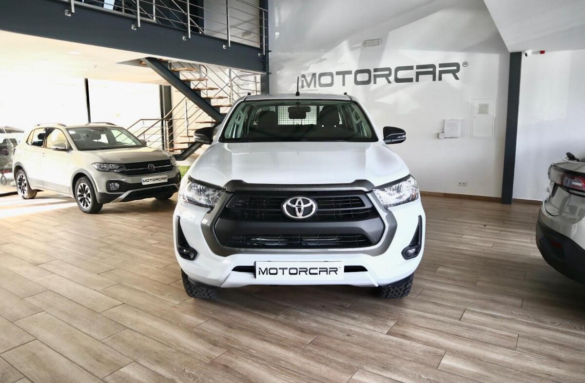 TOYOTA Hilux 2.4 D-4D 4WD CD CM