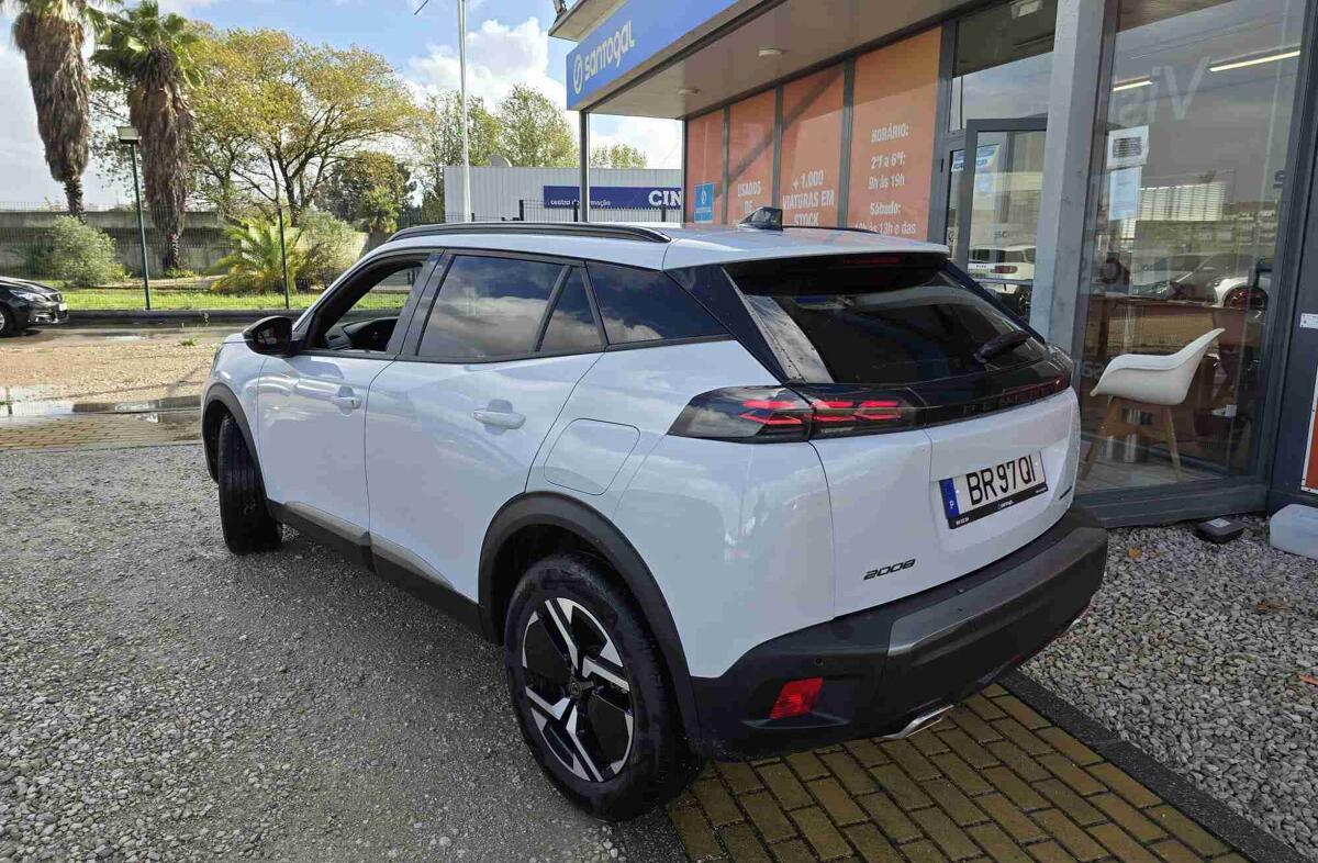 PEUGEOT 2008 1.2 Hybrid Allure e-DCS6