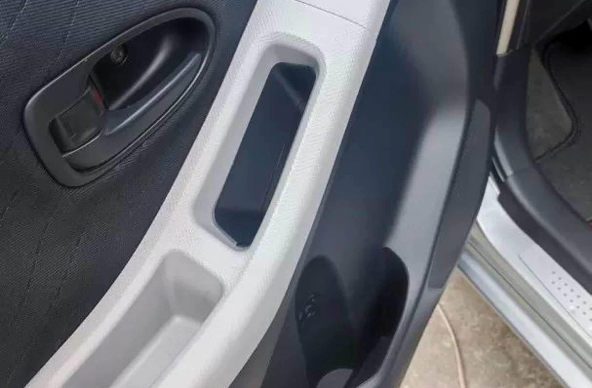 TOYOTA Yaris 1.0 VVT-i Sol