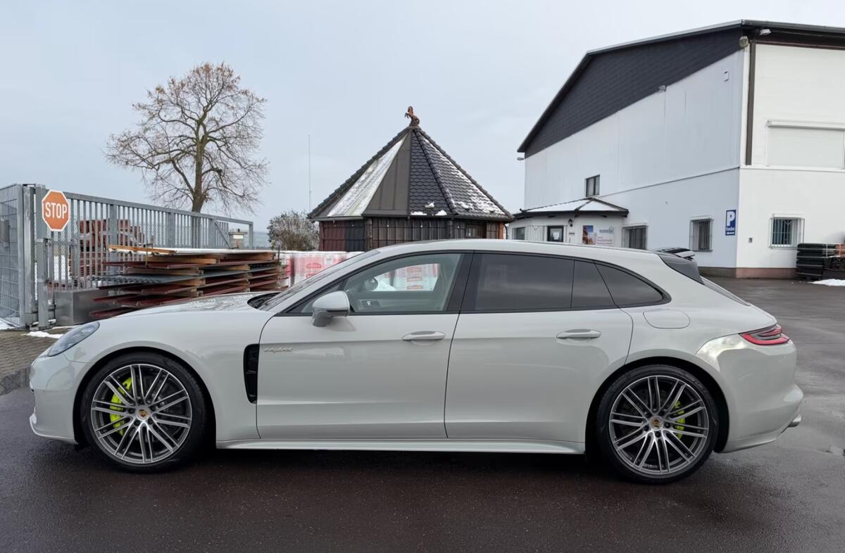 PORSCHE Panamera 4 E-Hybrid