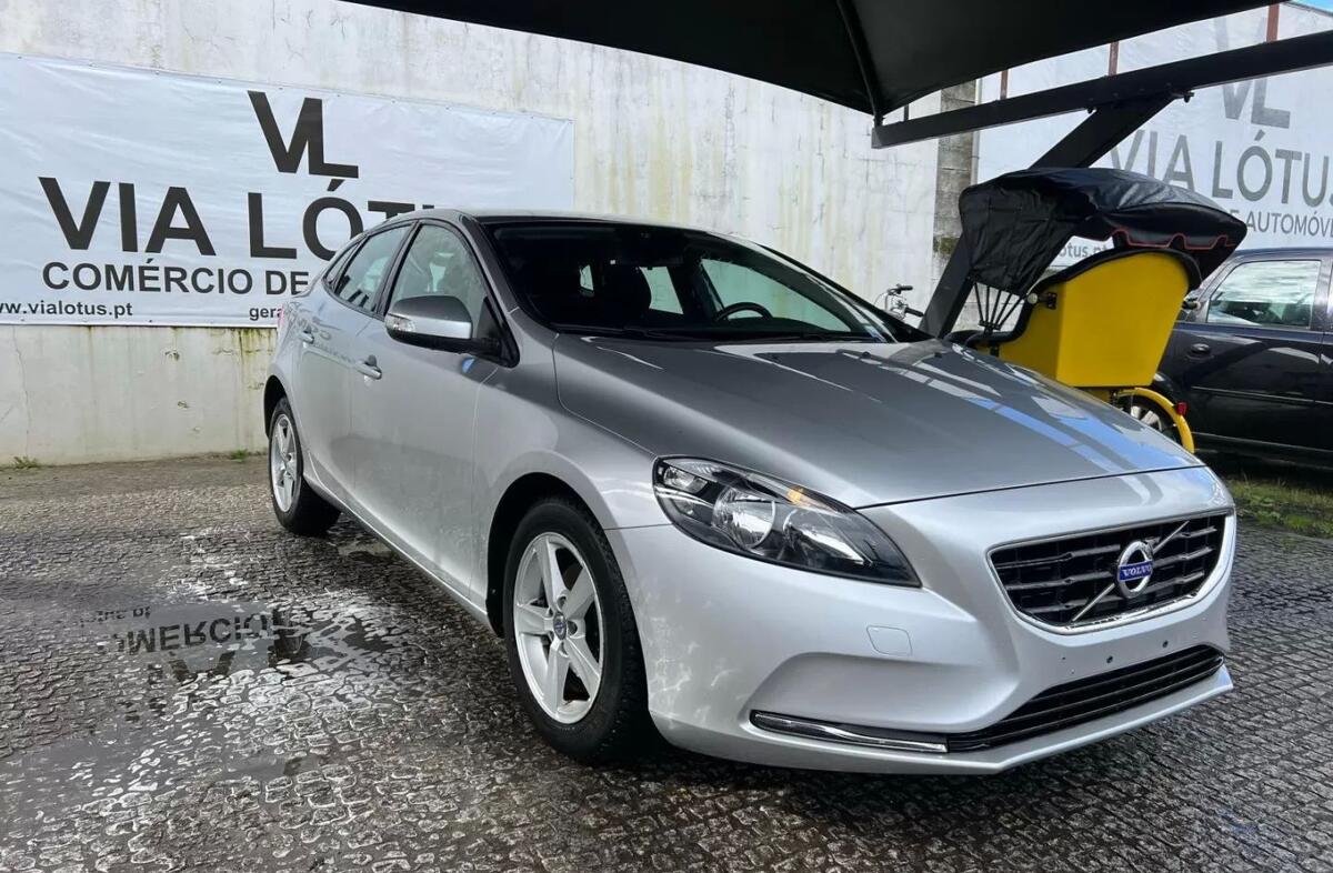 VOLVO V40 1.6 D2 Momentum Eco