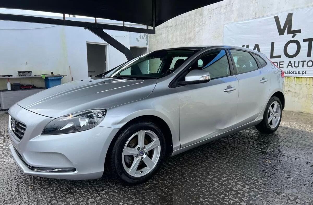VOLVO V40 1.6 D2 Momentum Eco
