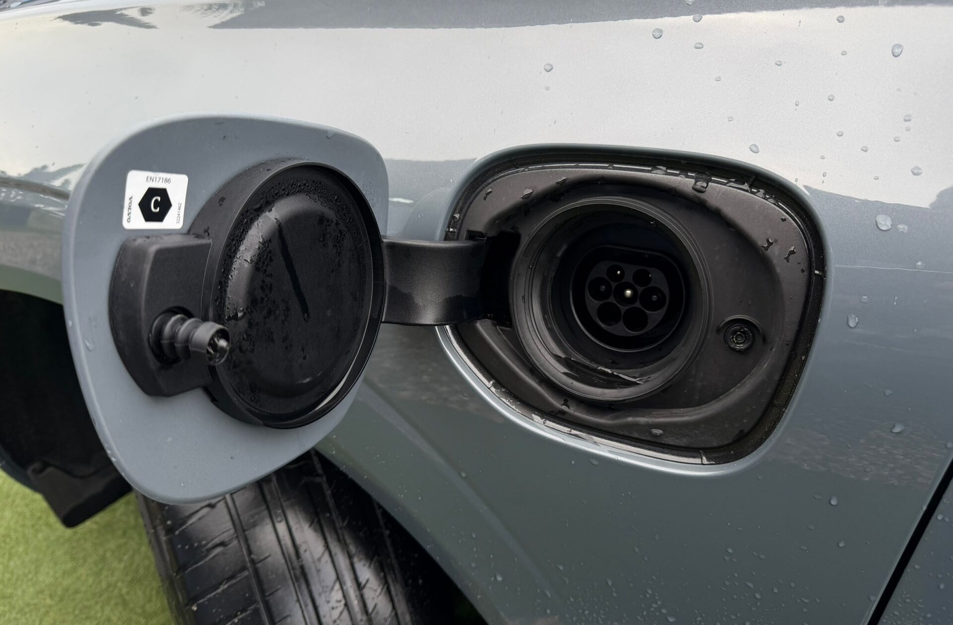 VOLVO XC60 2.0 T6 PHEV Inscription Expression AWD