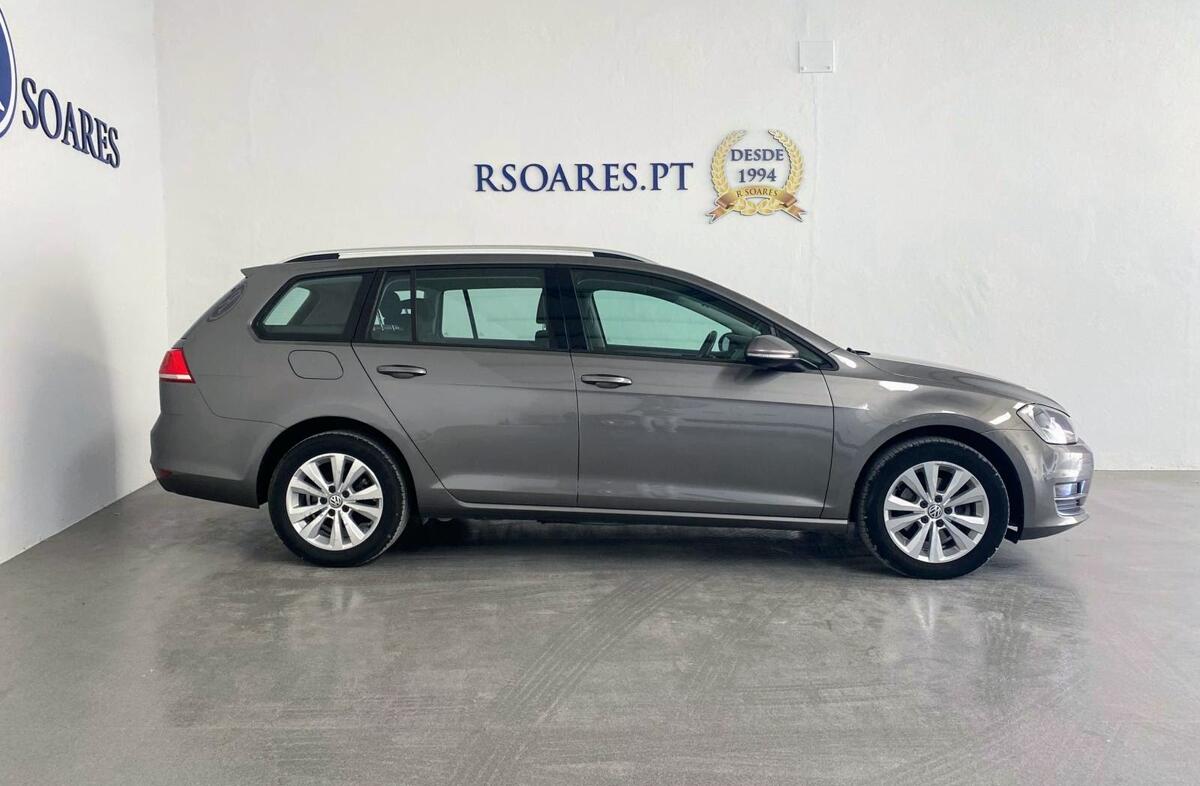 VOLKSWAGEN Golf 1.6 TDi Confortline DSG