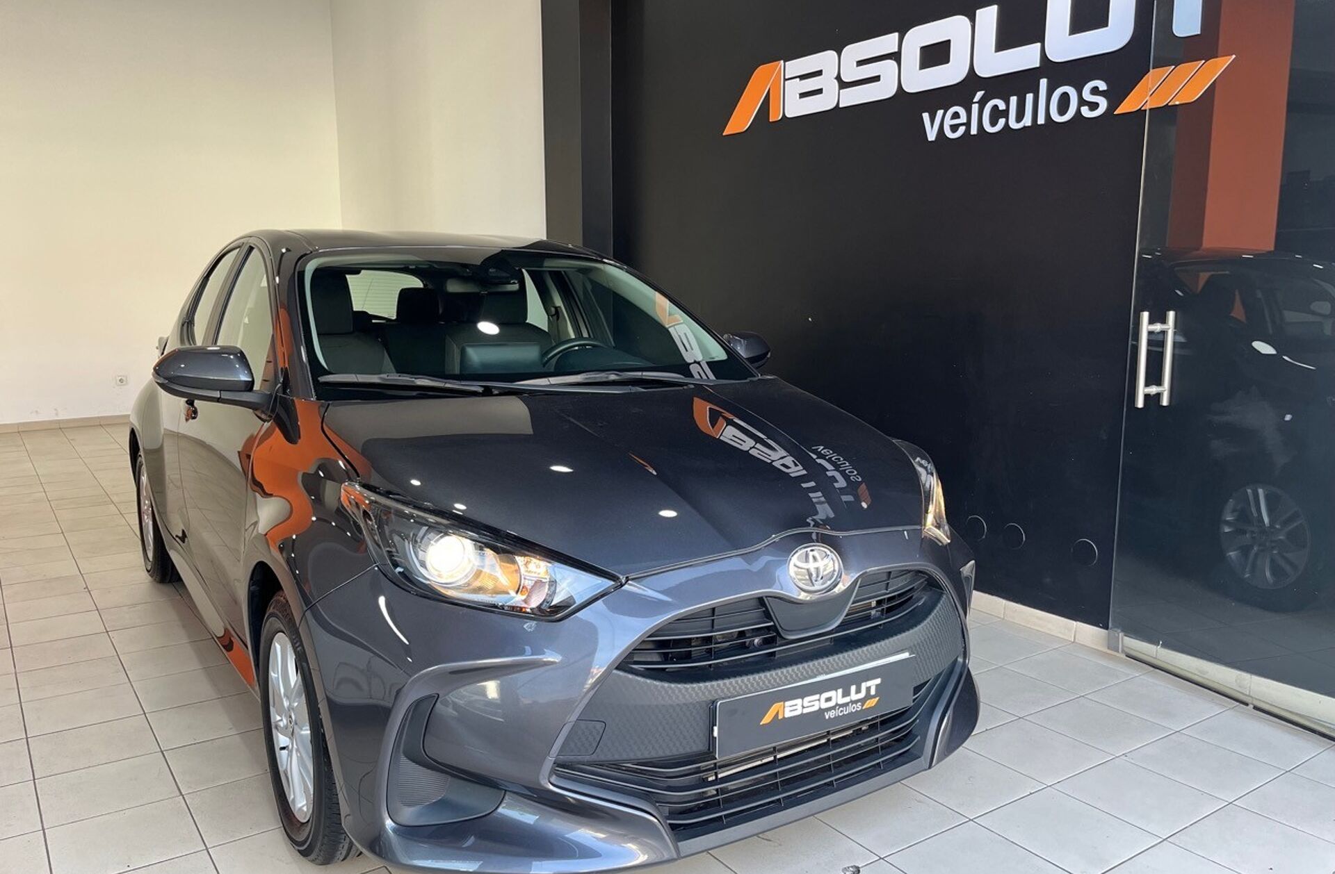 TOYOTA Yaris 1.0 VVT-i Comfort Plus