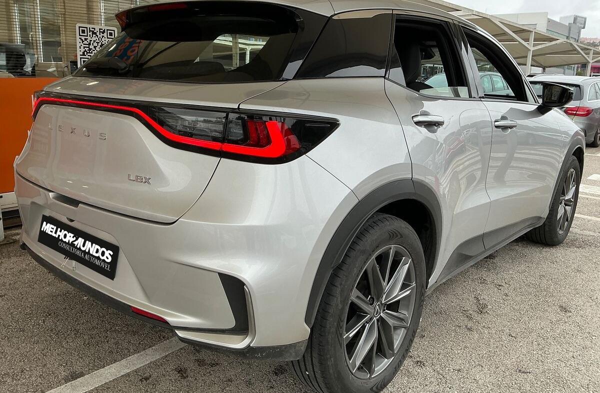 LEXUS LBX Elegant