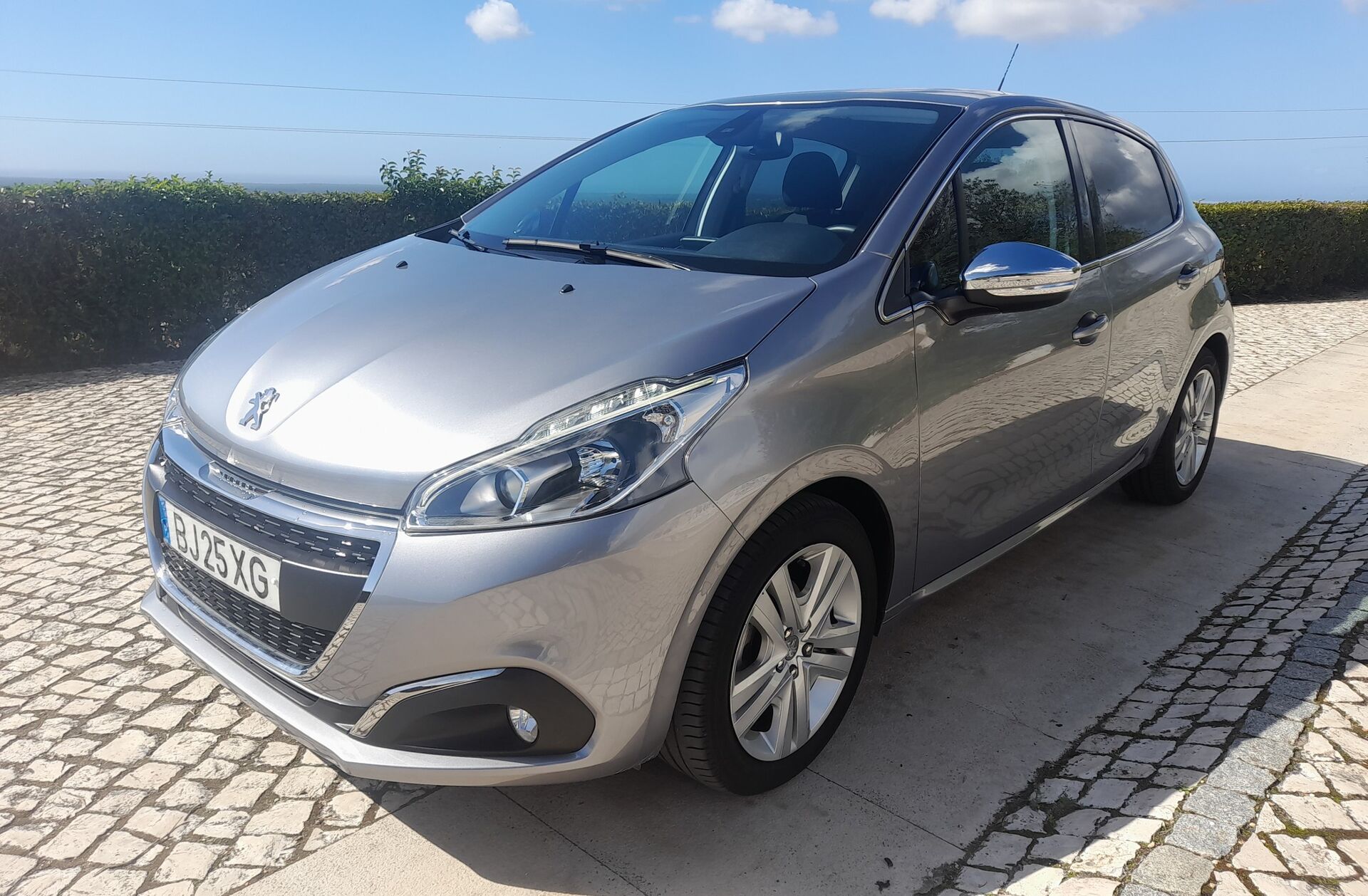 PEUGEOT 208 1.2 Pure-Tech Allure Cx.Automática 110cv