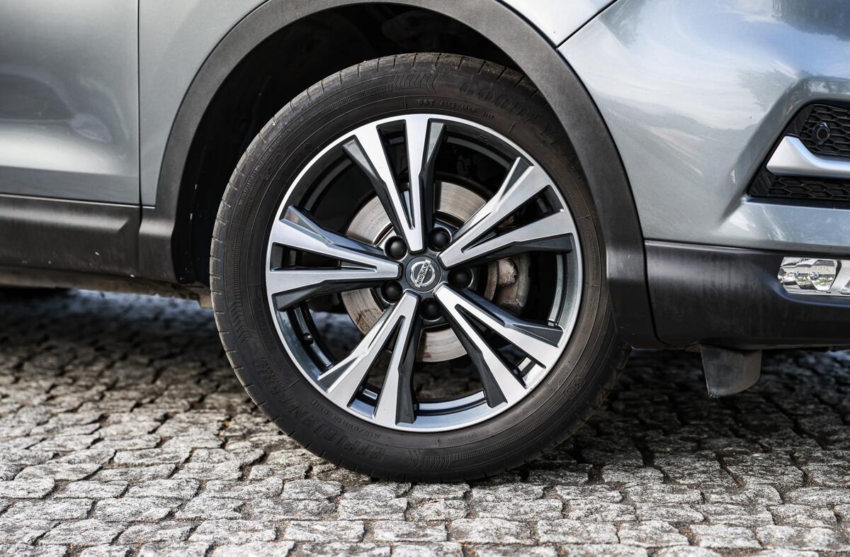 NISSAN Qashqai 1.2 DIG-T N-Connecta