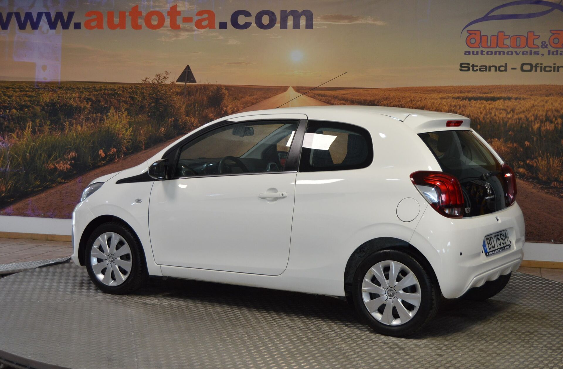 PEUGEOT 108 1.2 VTi Allure