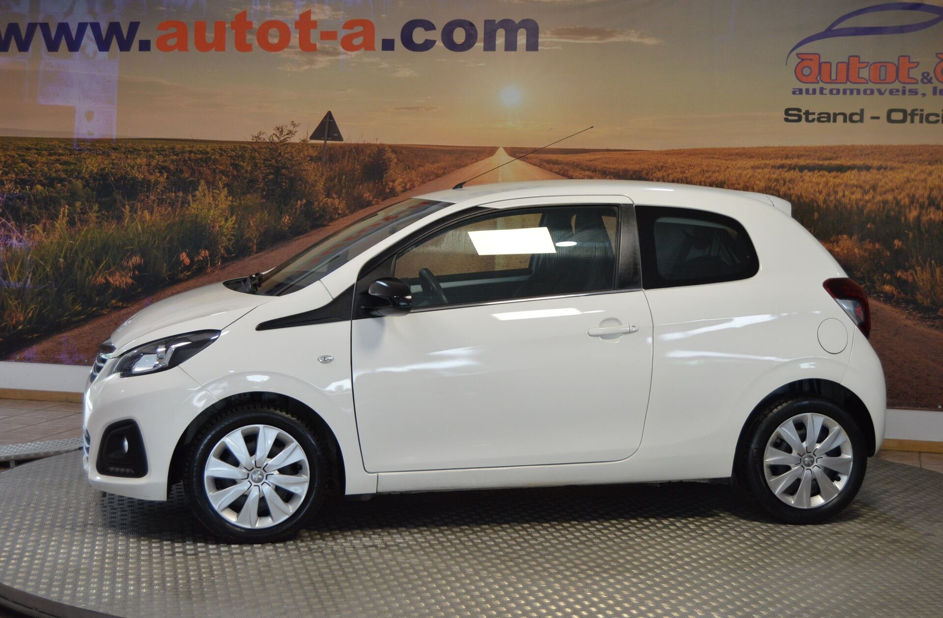 PEUGEOT 108 1.2 VTi Allure