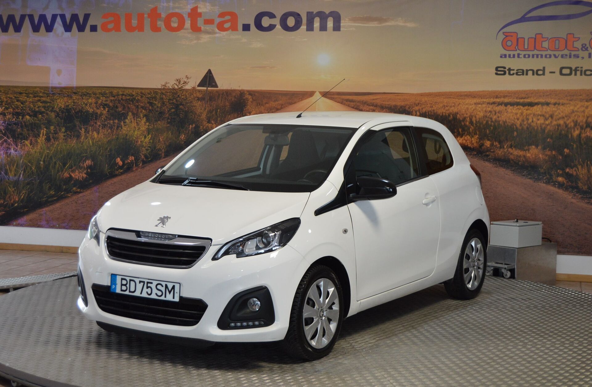 PEUGEOT 108 1.2 VTi Allure