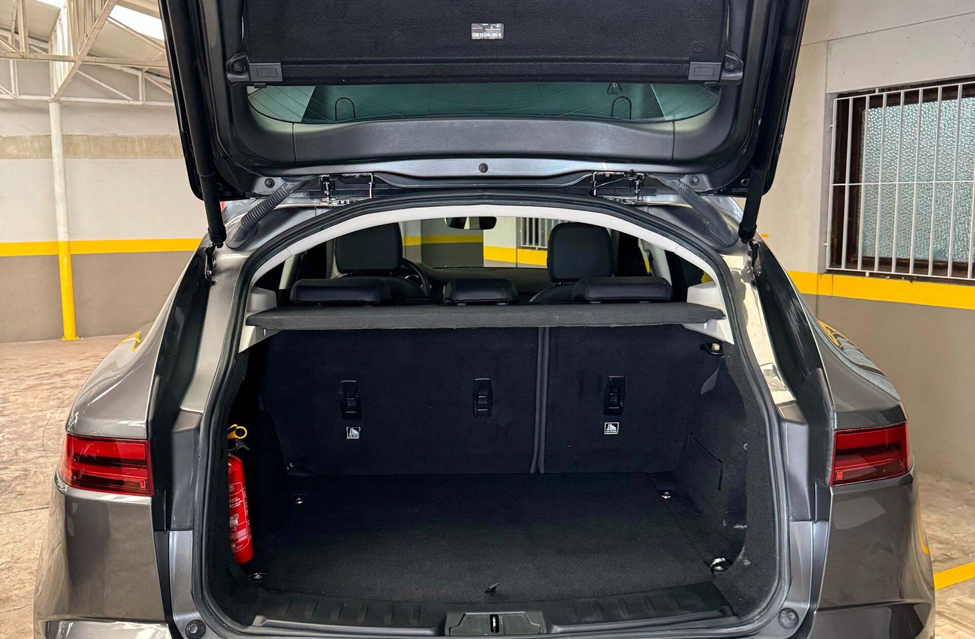 JAGUAR E-Pace 2.0 i4D R-Dynamic S