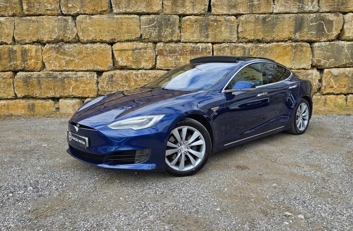 TESLA Model S 75