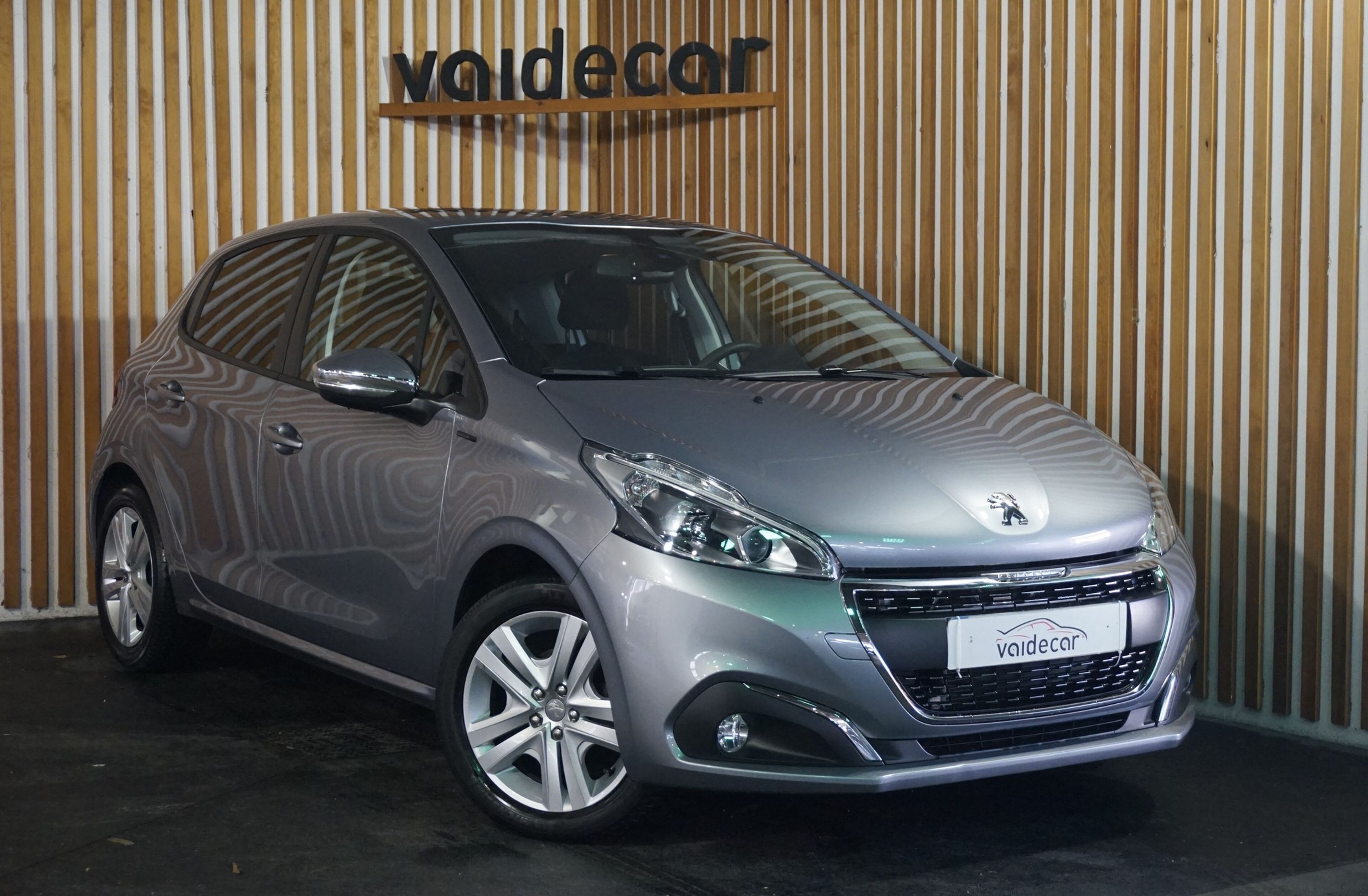 PEUGEOT 208 1.2 PureTech Signature
