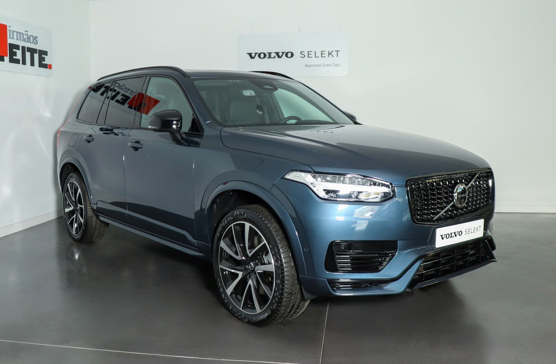 VOLVO XC90 2.0 T8 PHEV Plus Dark AWD