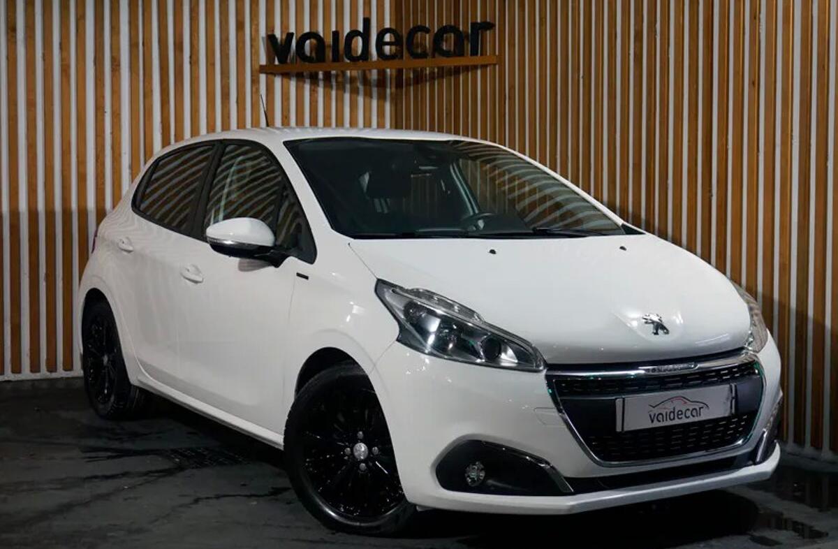 PEUGEOT 208 1.5 BlueHDi Signature