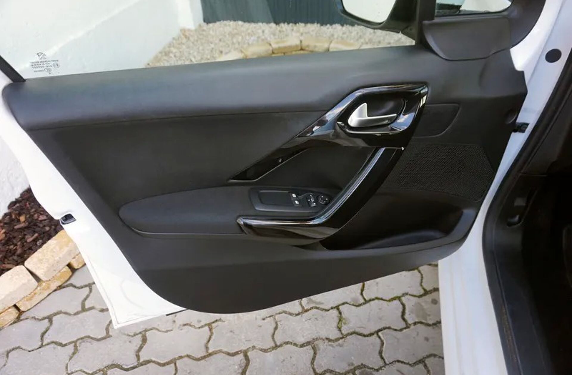 PEUGEOT 208 1.5 BlueHDi Signature