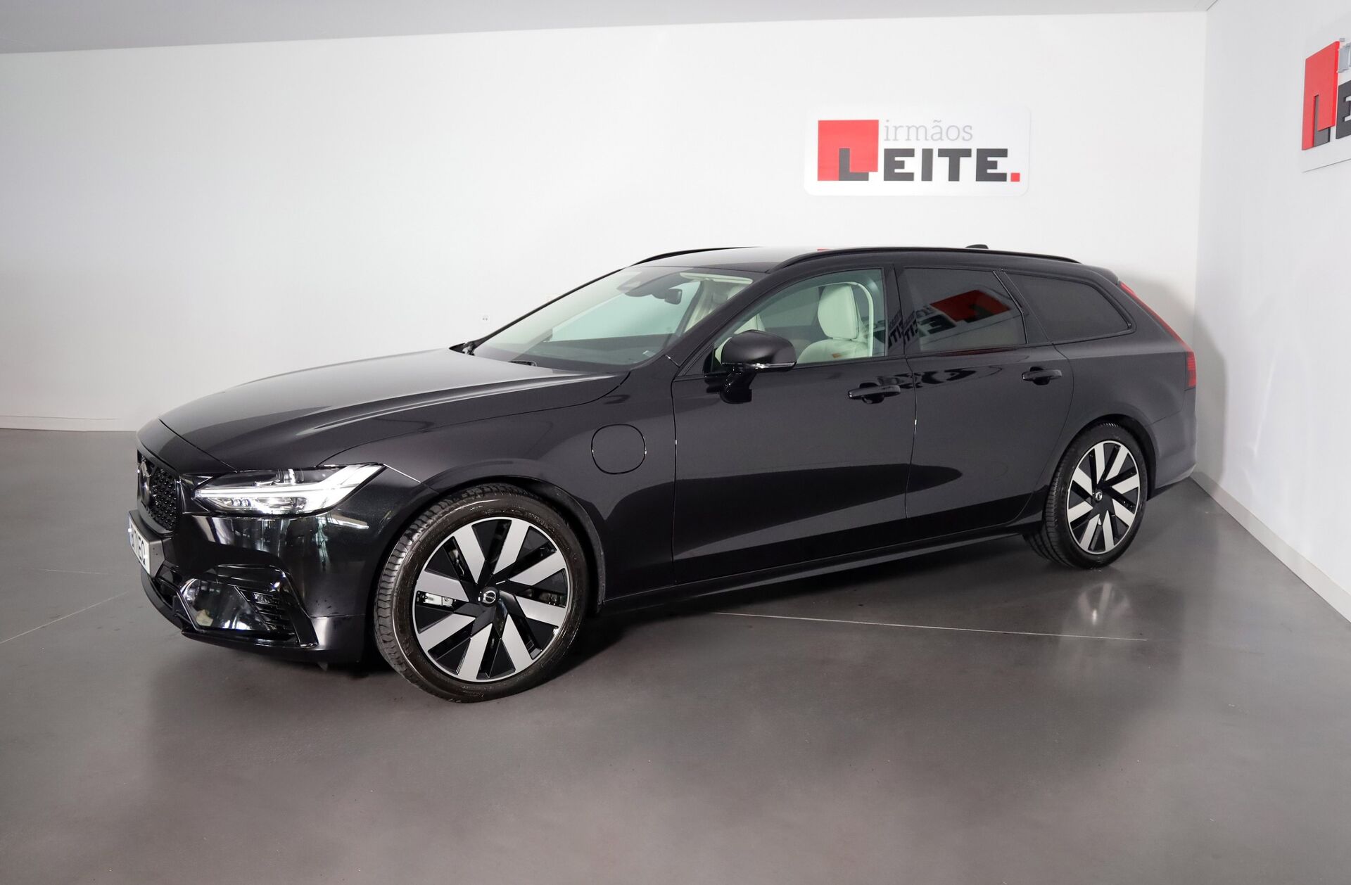 VOLVO V90 2.0 T6 PHEV Plus Dark AWD