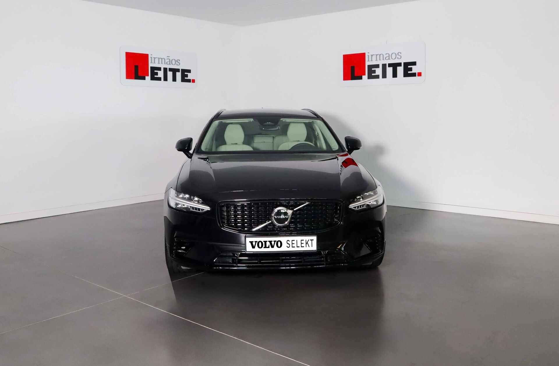 VOLVO V90 2.0 T6 PHEV Plus Dark AWD