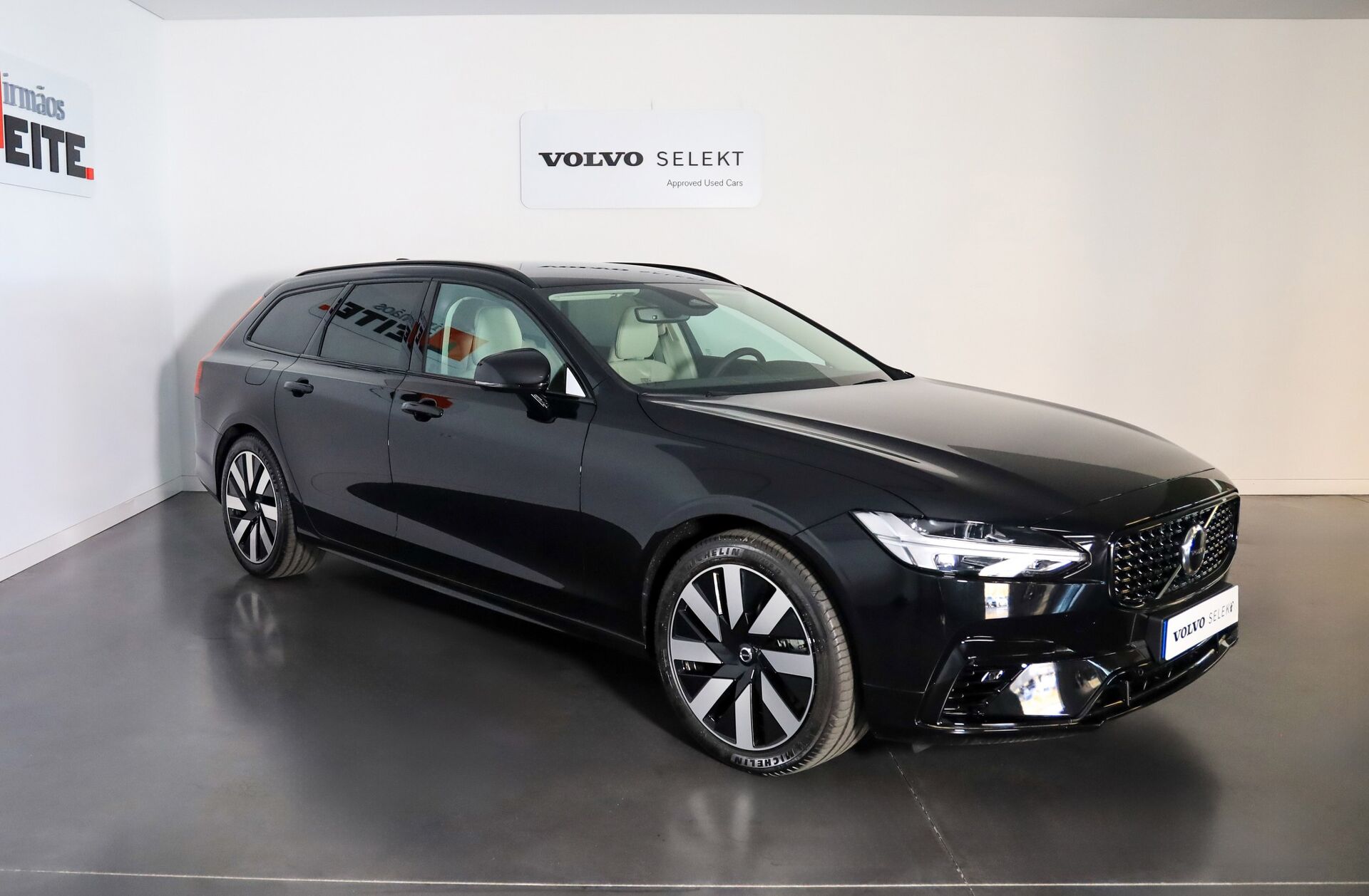 VOLVO V90 2.0 T6 PHEV Plus Dark AWD