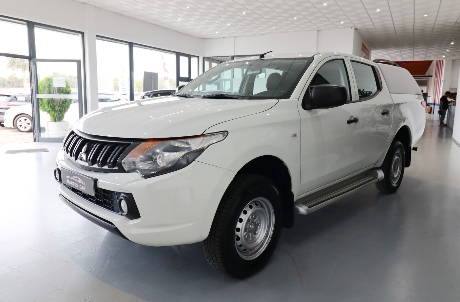 MITSUBISHI L 200 2.4 DI-D CD Invite 4WD