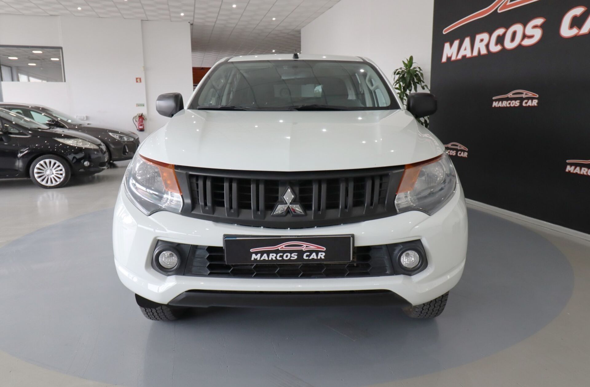 MITSUBISHI L 200 2.4 DI-D CD Invite 4WD