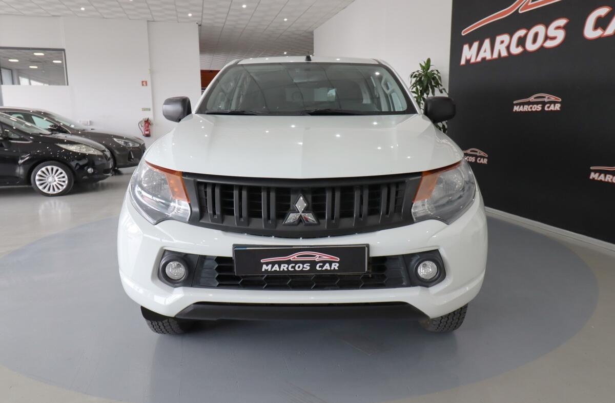 MITSUBISHI L 200 2.4 DI-D CD Invite 4WD