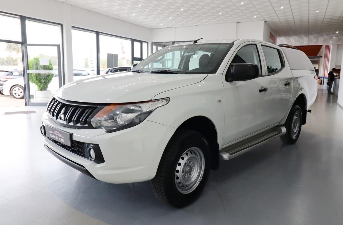 MITSUBISHI L 200 2.4 DI-D CD Invite 4WD