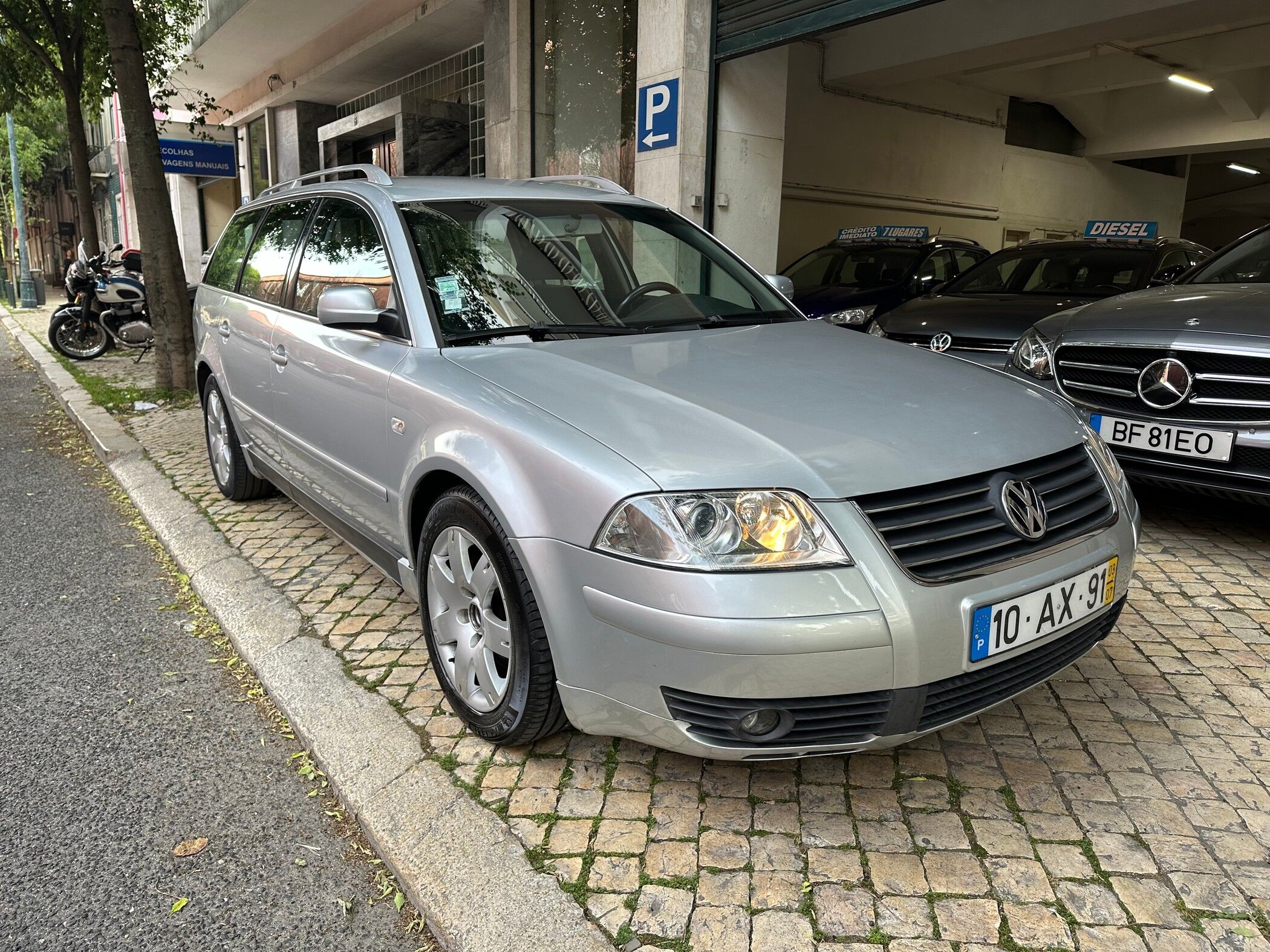 Volkswagen Passat Variant 1.6 Confortline com 290 000 km por 4 000 € MNeves Automóveis | Lisboa