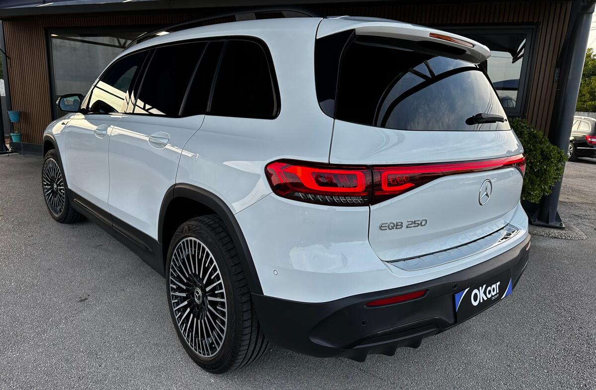 MERCEDES EQB 250 AMG Line