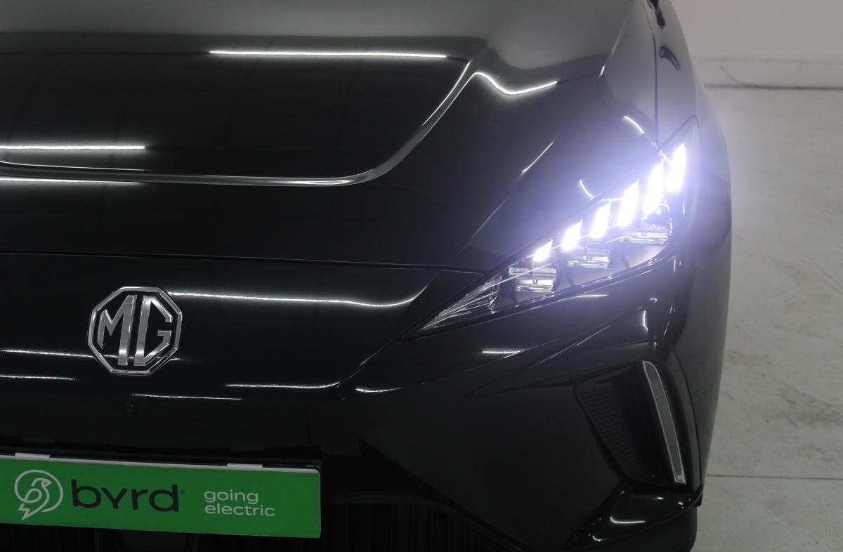 MG MG4 77 kWh Extended Range Luxury