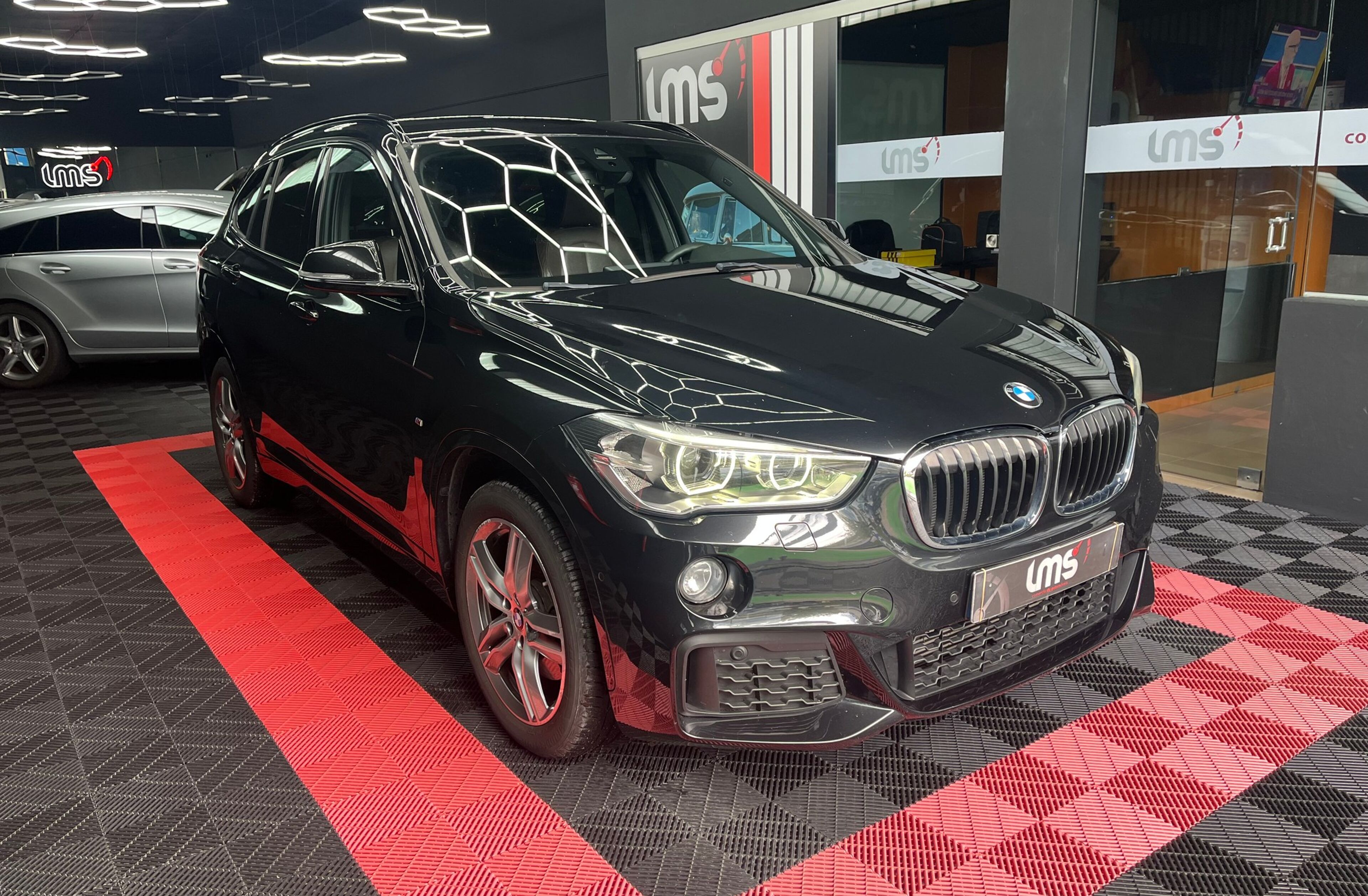 BMW X1 25 i xDrive Pack M