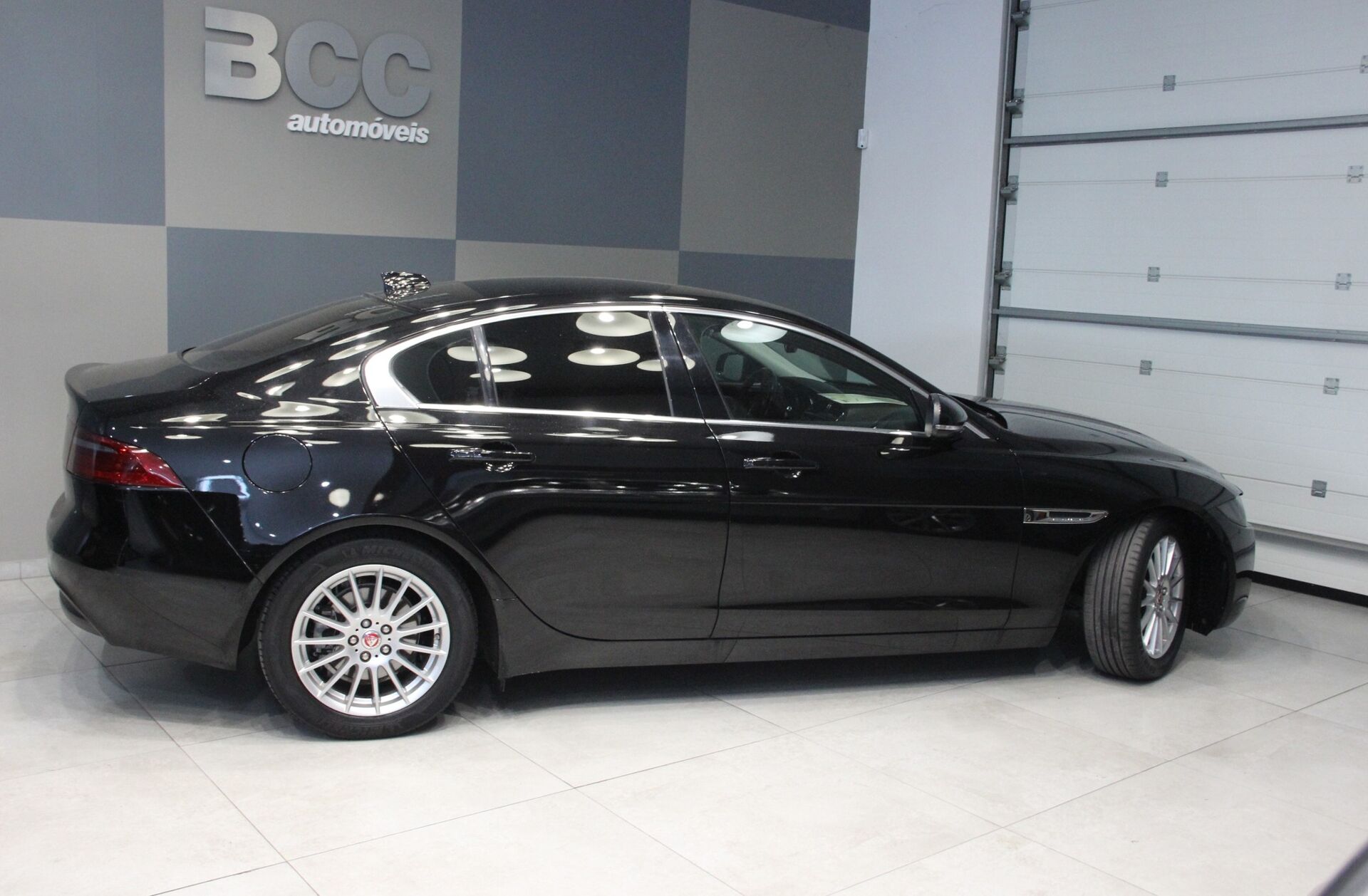 JAGUAR XE 2.0 D R-Sport Aut.