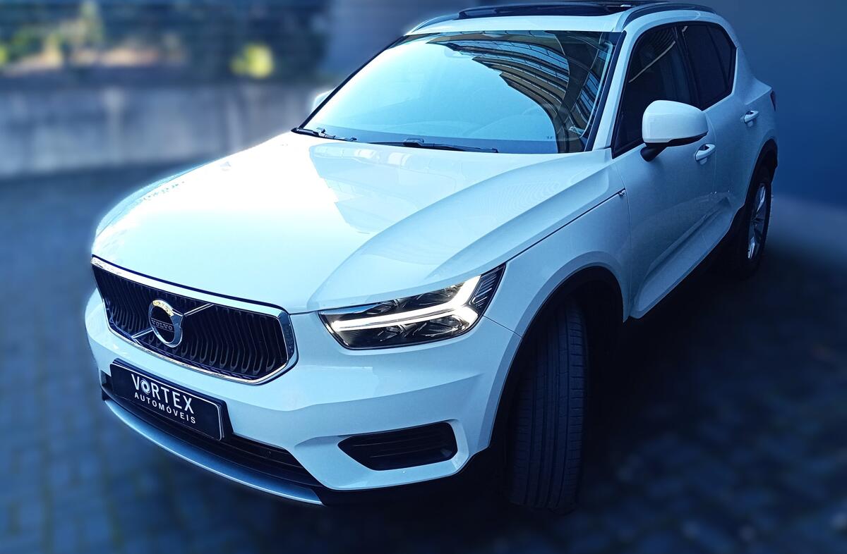 VOLVO XC40 1.5 T3 Momentum Tech Edition