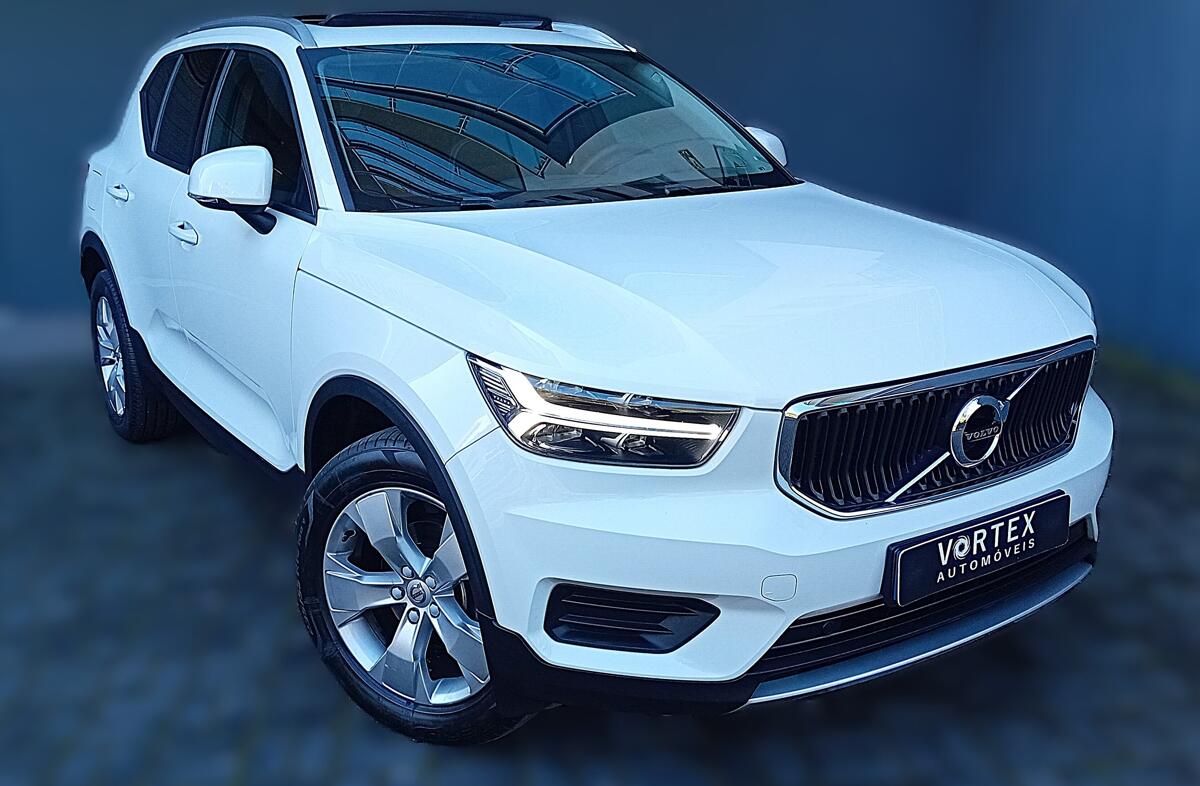 VOLVO XC40 1.5 T3 Momentum Tech Edition