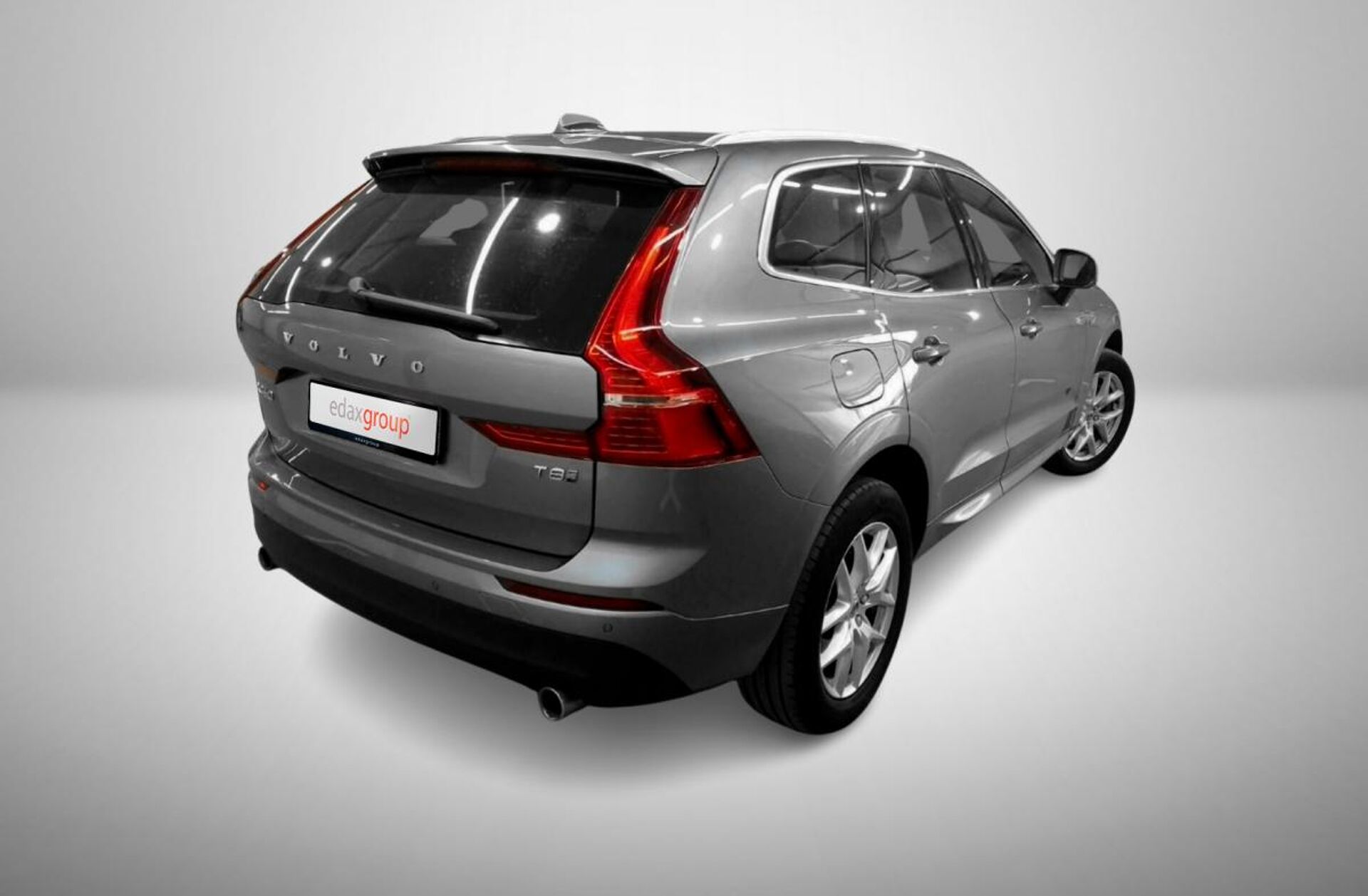 VOLVO XC60 2.0 T8 PHEV Momentum AWD