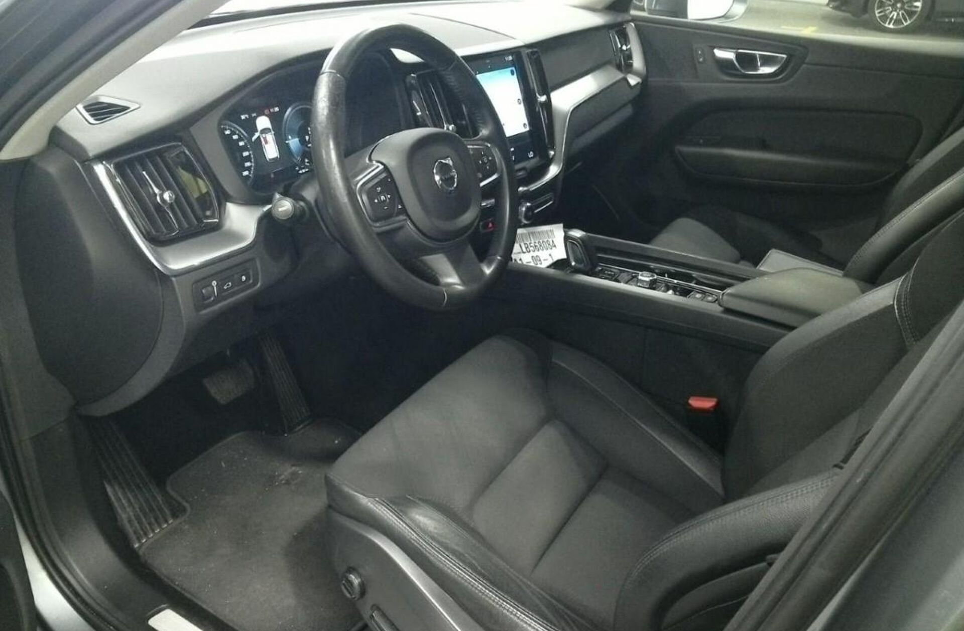 VOLVO XC60 2.0 T8 PHEV Momentum AWD