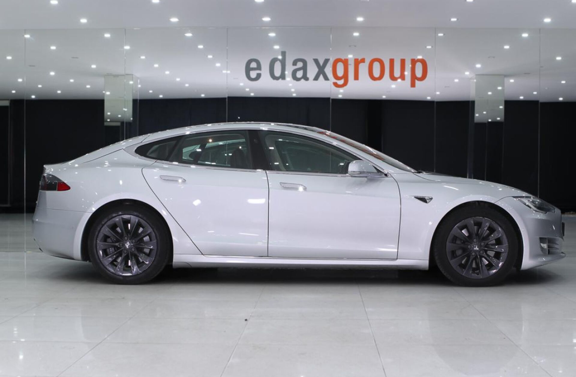 TESLA Model S 100D