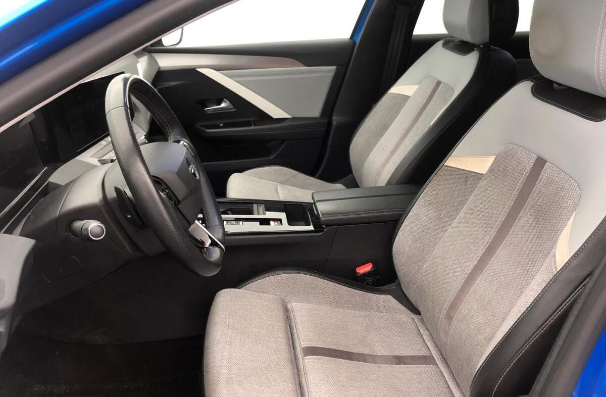 OPEL Astra 1.2 T Elegance Aut.