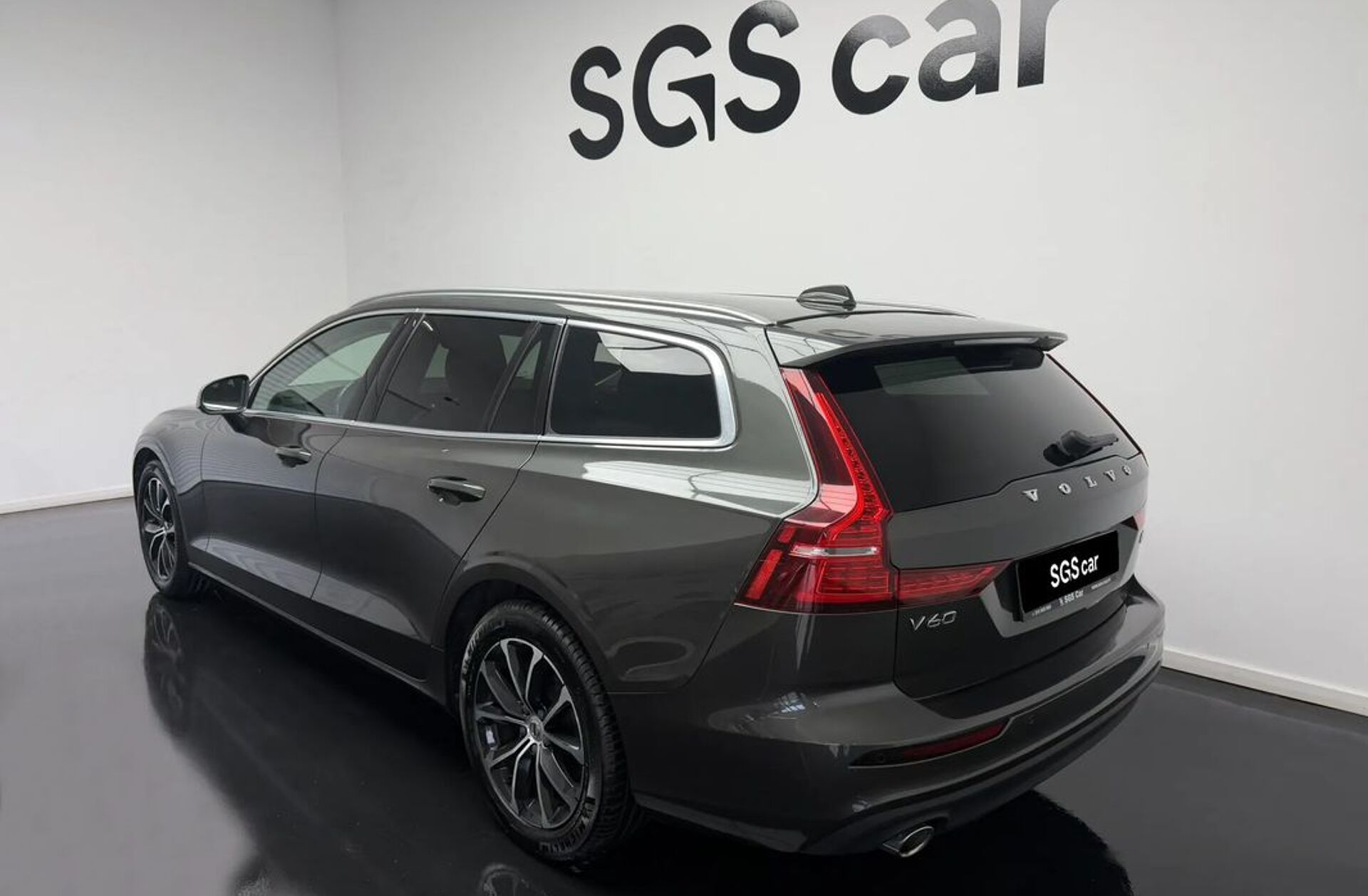 VOLVO V60 2.0 B4 Momentum Plus Geartronic