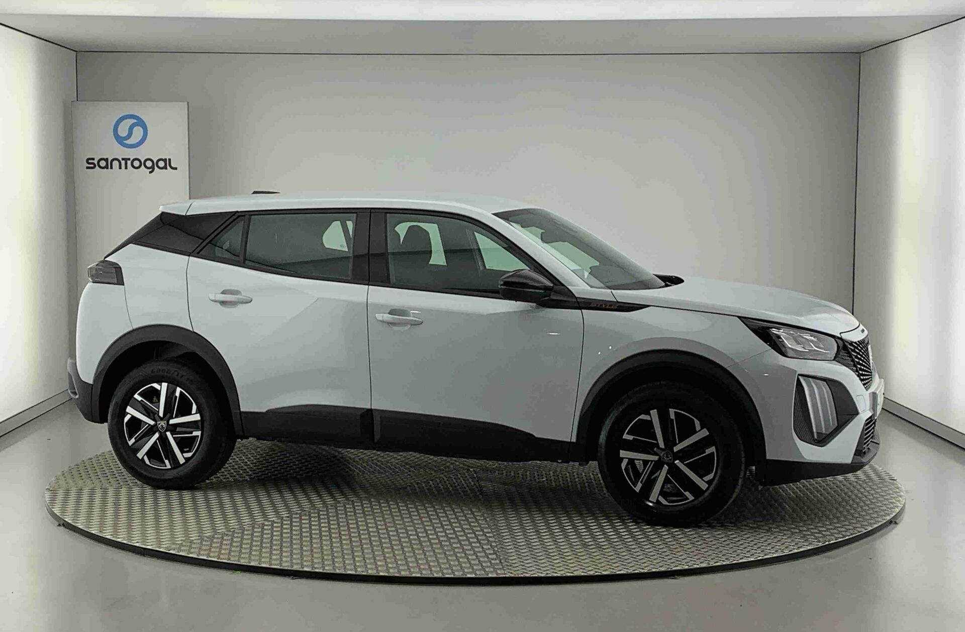 PEUGEOT 2008 1.2 PureTech Style