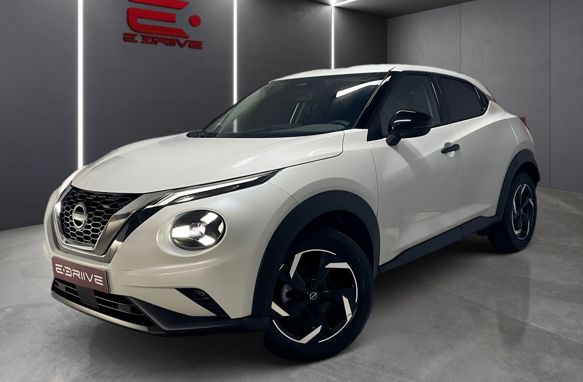 NISSAN Juke 1.0 DIG-T N-Connecta Two Tone