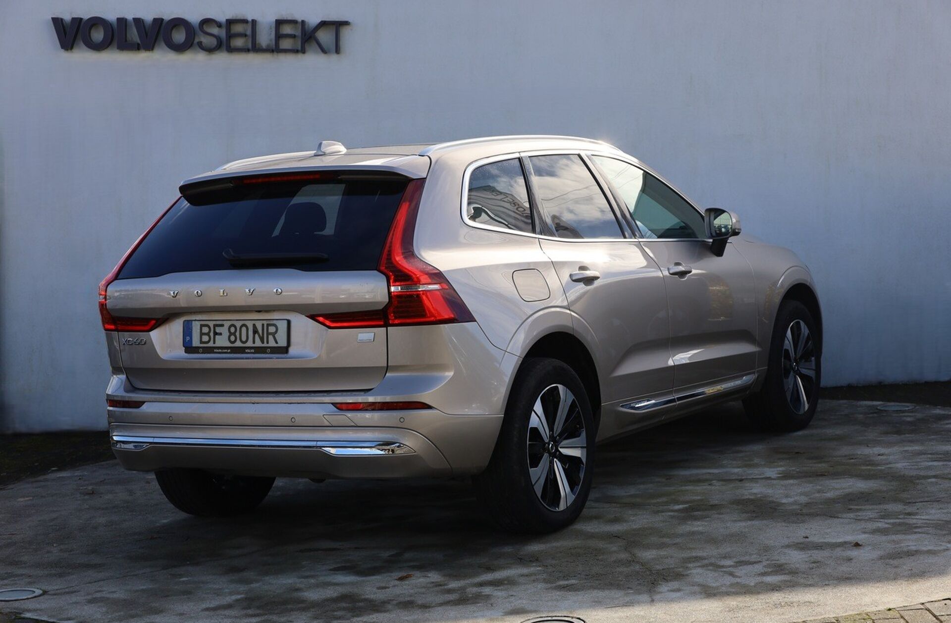VOLVO XC60 2.0 T6 PHEV Plus Bright AWD