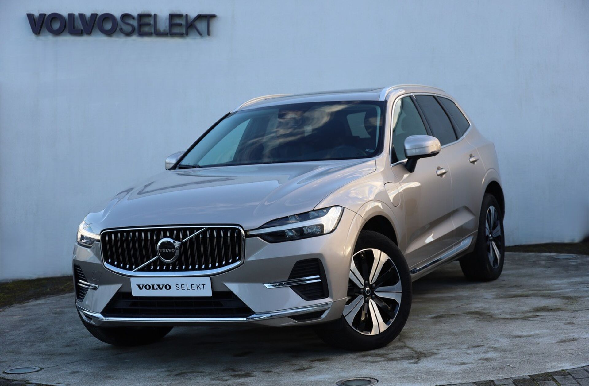 VOLVO XC60 2.0 T6 PHEV Plus Bright AWD