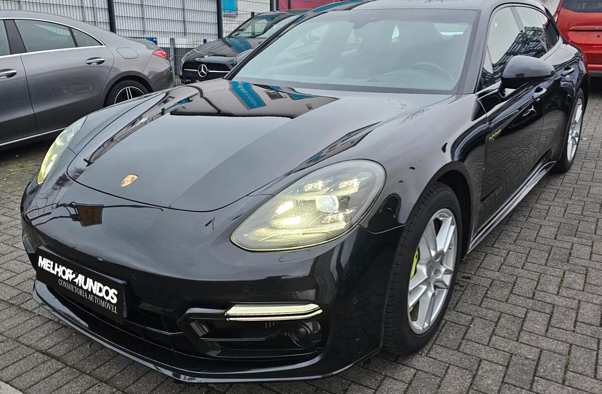 PORSCHE Panamera 4 E-Hybrid