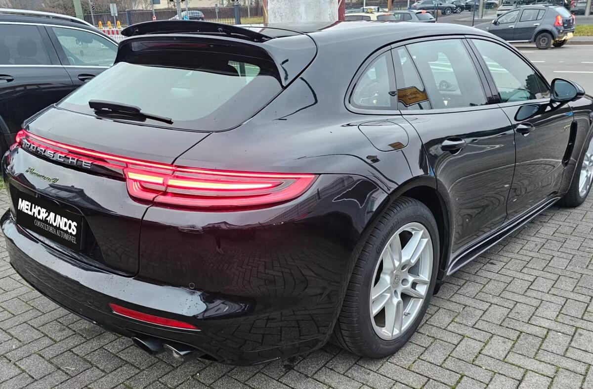 PORSCHE Panamera 4 E-Hybrid