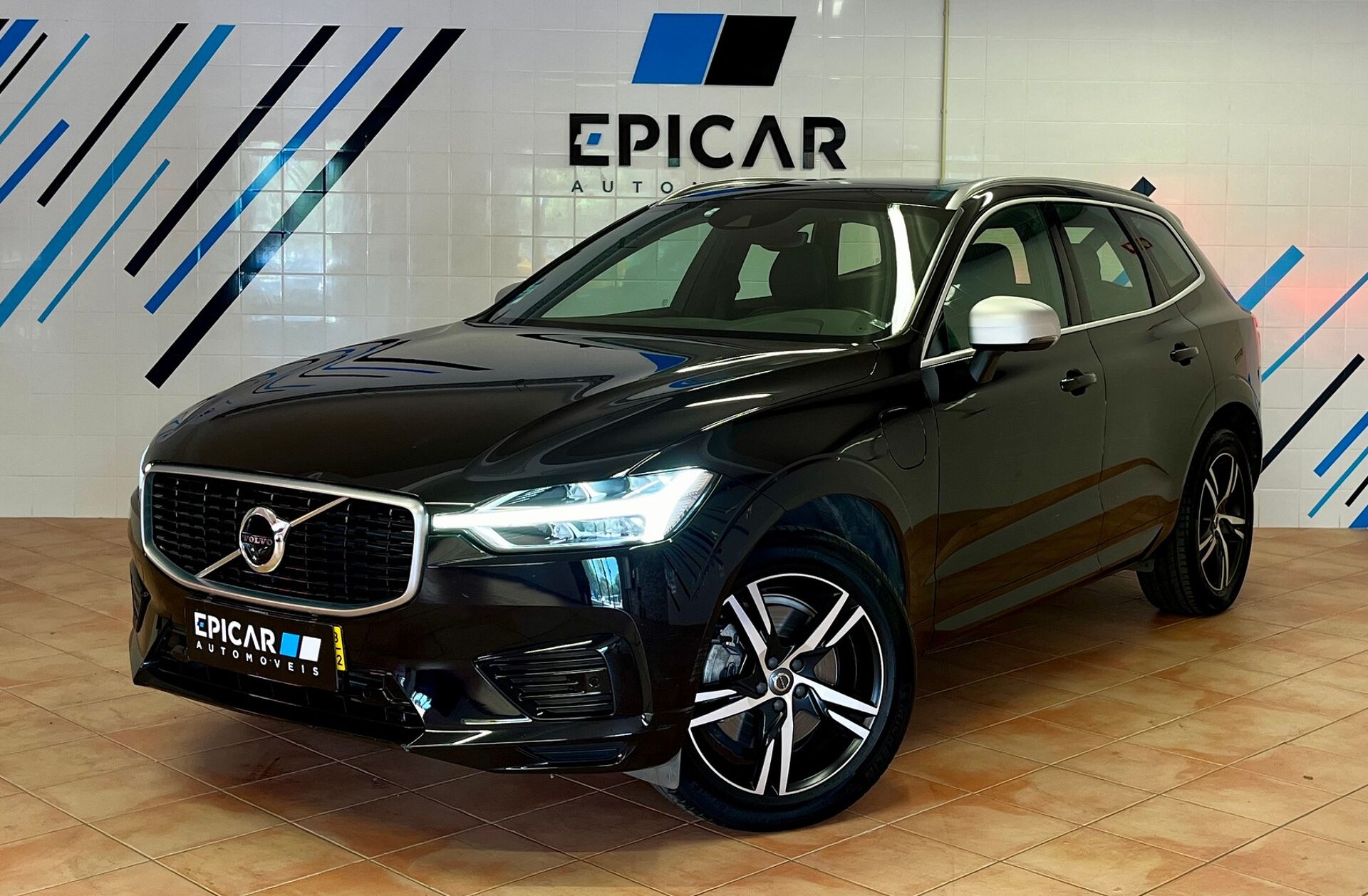 VOLVO XC60 2.0 T8 PHEV R-Design AWD