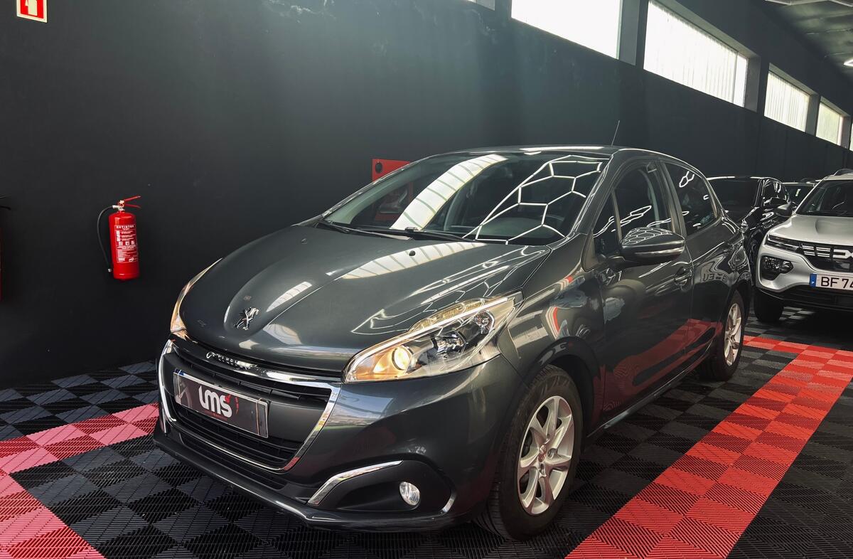 PEUGEOT 208 1.2 VTi SE Style