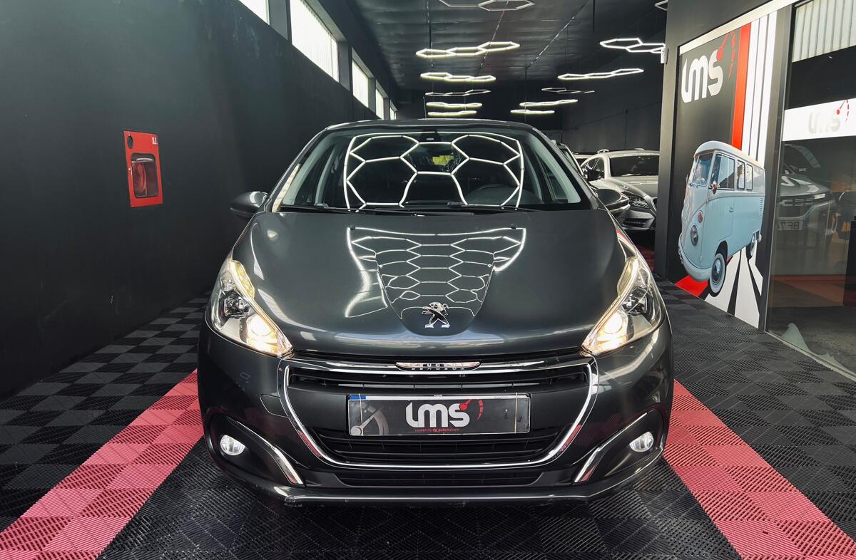 PEUGEOT 208 1.2 VTi SE Style